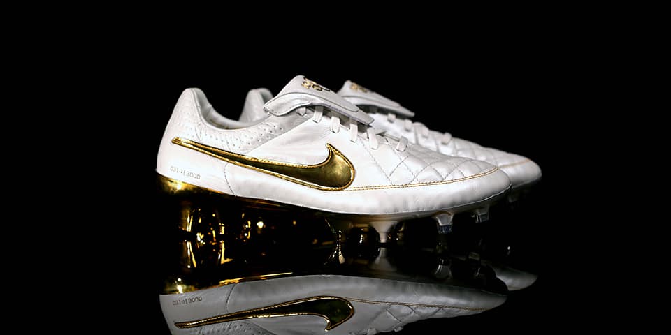 Giveaway: Nike Tiempo Touch of Gold