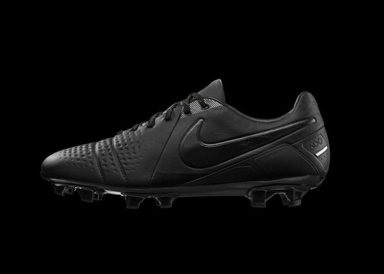 Nike CTR360 goes out in style with “lights out” limited edition